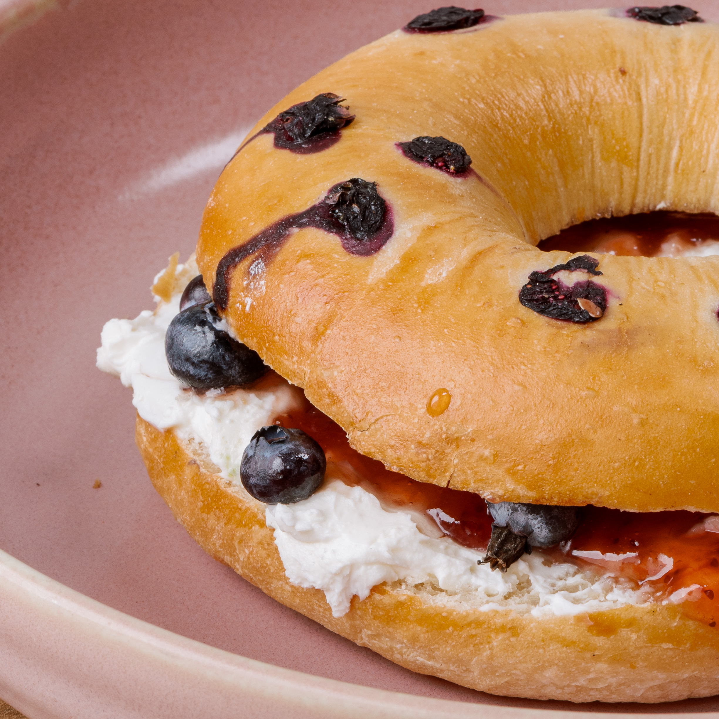 Mermelada de fresa y queso crema